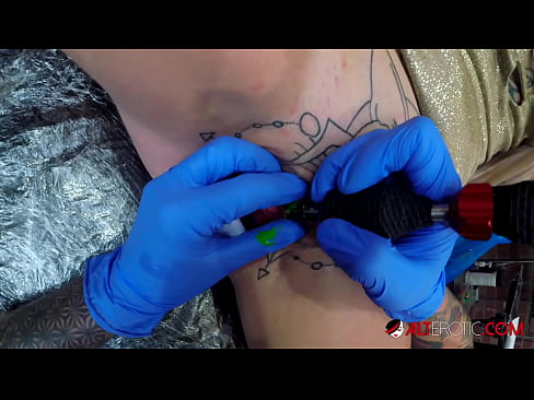 ❤️ Sully Savage, une chaudasse extrêmement tatouée, s'est fait tatouer le clitoris. ❤❌ Vidéo de sexe at fr.full-porner.ru ❌❤